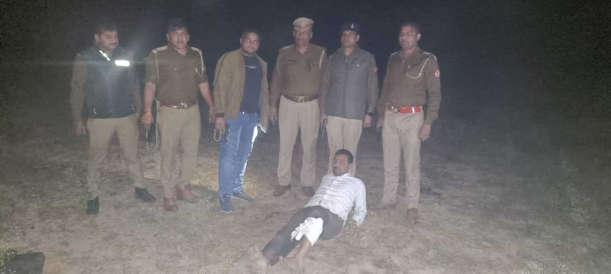 थाना डिबाई पुलिस की बाइक सवार बदमाशों से मुठभेड़, 1 अपराधी घायल, 2 फरार